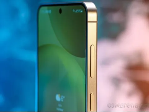 Galaxy S24 5G giảm giá Tết siêu rẻ, ngang giá iPhone 14, AI xịn sò khiến iPhone 16 Pro đau đầu