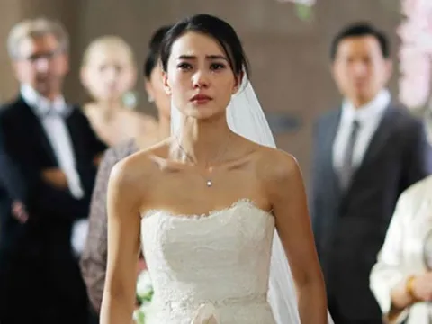 Tình cũ của chú rể lên sân khấu "làm trò", cô dâu tung đòn chí mạng khiến cả hôn trường cười ngả nghiêng