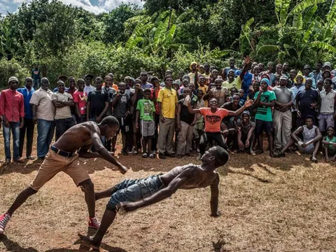 Tìm hiểu bộ tộc ‘hiếu chiến’ bậc nhất hành tinh, trẻ em mới 9 tuổi đã phải đấm bốc không găng với đối thủ mới được công nhận là đàn ông