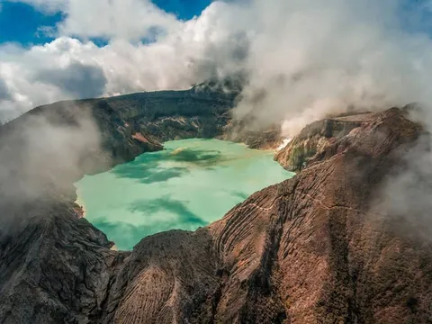 Hồ axit lớn nhất thế giới trong lòng núi lửa ẩn chứa bí mật kinh hoàng gi?