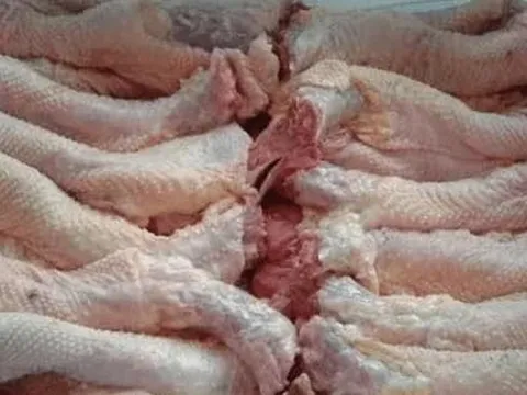 Có 3 phần “bẩn” nhất của gà, dù ngon đến mấy cũng không nên ăn, ăn lâu dài rất hại cơ thể