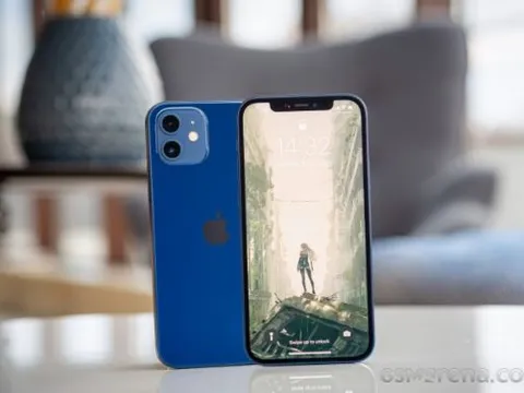 iPhone 12 giá chỉ 11 triệu đầu năm 2025, màn OLED xịn như iPhone 16, bỏ xa Samsung Galaxy A55 5G