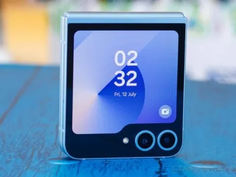 Vua màn hình gập nhỏ gọn Samsung Galaxy Z Flip6 giảm gần chục triệu, quyết so kè doanh số với iPhone 16