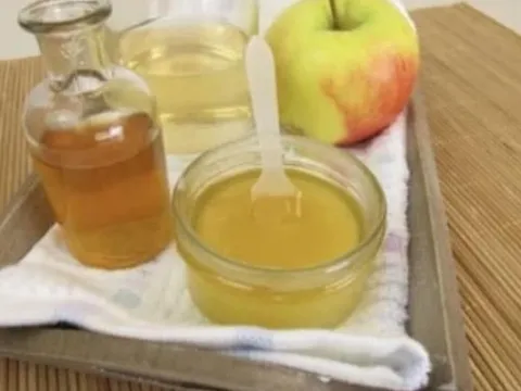 Giấm trắng đổ vào mật ong, tác dụng thật sự phải sống đến 30 năm mới biết.