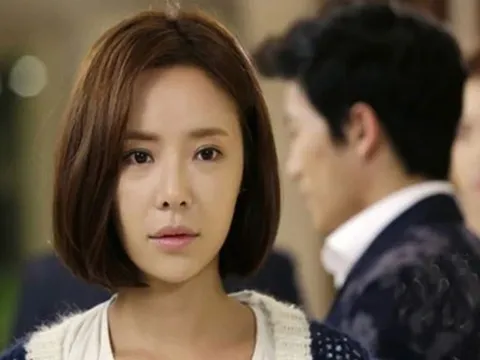 Tình cũ của chồng đến xin làm tạp vụ: Nắm tay cầu xin, tôi đứng giữa lằn ranh tình người và lòng ghen