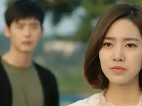 Chồng cũ gào thét đòi chia tài sản, mẹ chồng cũ đột ngột xuất hiện và tuyên bố: "Tài sản của mẹ cho con hết!"