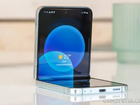 Galaxy Z Flip5 bản cao cấp 512GB đập hộp chỉ 14,5 triệu, khám phá thế giới sống động bằng chiếc điện thoại gập nhỏ gọn