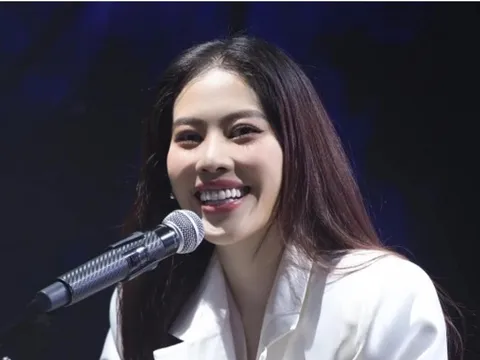 Nam Em hành động quá khích khi đang biểu diễn, thái độ hời hợt khiến khán giả 'nóng mắt'