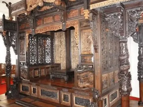 Mua được chiếc giường cổ khắc 55 con rồng xanh bằng gỗ quý hiếm, 14 năm sau vị đại gia bán 1,8 nghìn tỷ