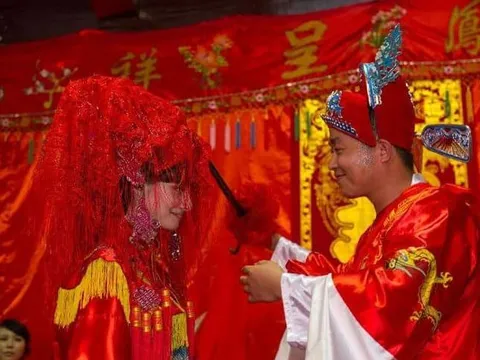 Tại sao thời cổ đại, đàn ông thường thích cưới cô dâu 13, 14 tuổi?