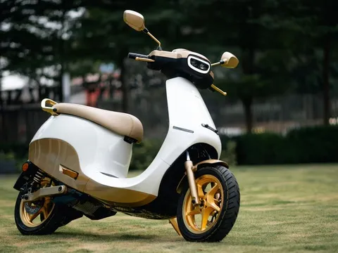 Ngắm chiếc xe tay ga được dát vàng thật 24k, có tiền cũng khó mua được