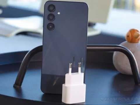 Vua giá rẻ Galaxy A16 giá Tết mềm như bún, trang bị xịn sò hơn iPhone 16, dễ lên ngôi vua doanh số