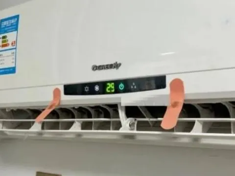 Dán 2 miếng urgo lên điều hòa, sống được 30 năm tôi mới nhận ra rằng tác dụng của nó thực sự rất lớn