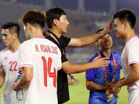 HLV Kim Sang-sik thay đổi kế hoạch gây ngỡ ngàng, ĐT Việt Nam có biến động lớn?