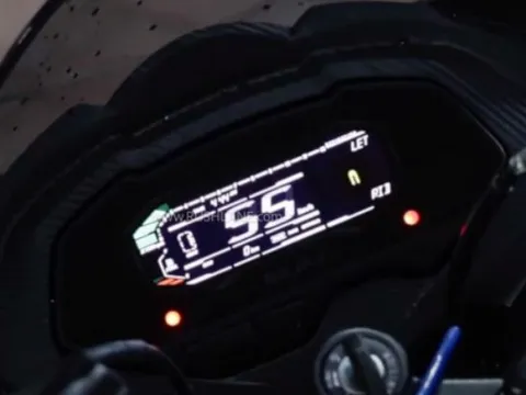 ‘Vua côn tay’ 200cc mới về đại lý với giá 51 triệu đồng, có ABS 2 kênh cực xịn át vía Yamaha Exciter