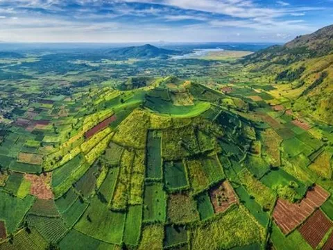 Bí mật tỉnh rộng thứ hai Việt Nam: Sở hữu hơn 30 ngọn núi lửa trăm triệu năm, có tượng Bác Hồ lớn nhất