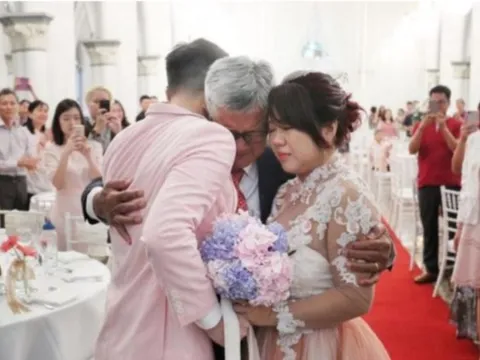 Lặn lội 800km đi thăm con gái lấy chồng xa, vừa đến nơi, người bố lặng người, khóc ngất khi thấy cảnh tượng trước mắt