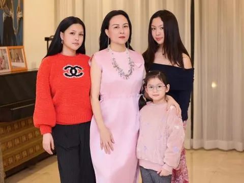 Phượng Chanel hiếm hoi khoe ảnh cùng các con, nhan sắc gây chú ý
