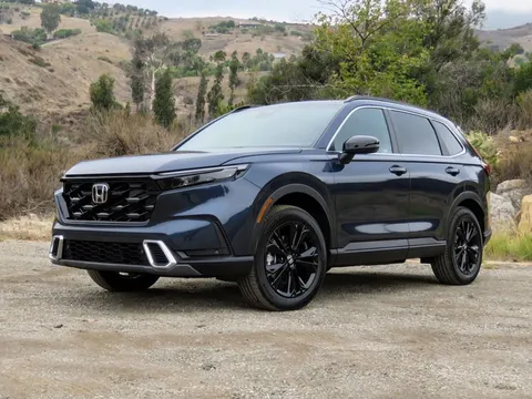 Toyota RAV4 cho Honda CR-V 'hít khói' về doanh số