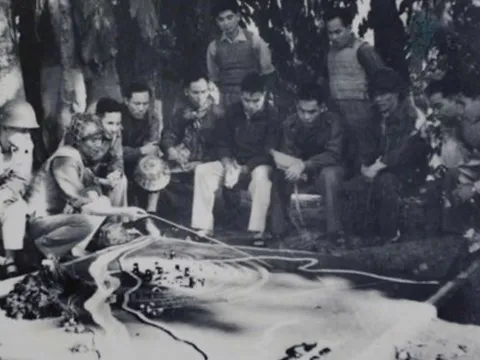 Vị tướng duy nhất của quân đội Việt Nam được Bác Hồ gọi là ‘tướng rau muống’, văn võ song toàn