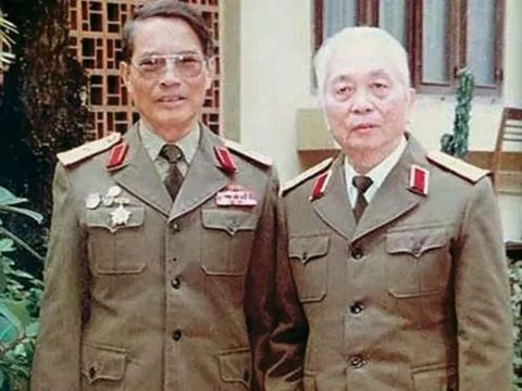 Vị tướng duy nhất là Tư lệnh 2 Binh chủng hiện đại của QĐND Việt Nam, từng làm cận vệ cho Bác Hồ