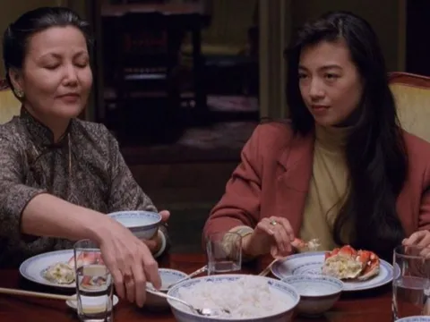 Đau lòng cảnh mẹ chồng cũ đơn độc, bữa ăn lạnh lẽo dọn cho ba người: Tôi không kìm được nước mắt