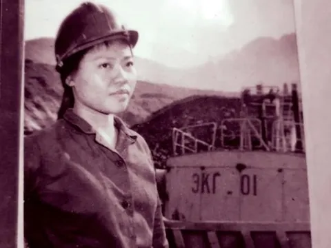 Chân dung nữ Anh hùng lái máy xúc duy nhất ở Việt Nam, là con nuôi của Thủ tướng Phạm Văn Đồng