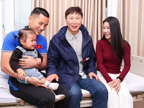 HLV Kim Sang-sik gây bất ngờ lớn, trụ cột ĐT Việt Nam chốt ngày trở lại