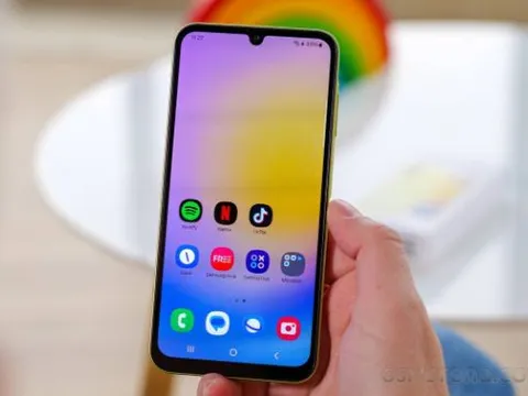 Galaxy A25 lột xác về trang bị giá rẻ như bèo, lấn át iPhone 16 ở mức giá chỉ hơn 5 triệu đồng