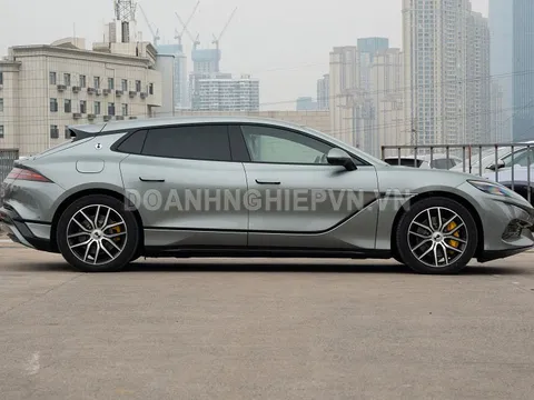 Xe hơi công suất 952 mã lực, nội thất sang chảnh, giá gần 1,1 tỷ đồng, khách hàng thi nhau ‘chốt đơn’