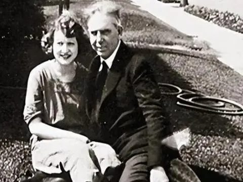 Tại sao 8 người giàu hàng đầu mua vé tàu Titanic không lên tàu trước khi nó khởi hành?