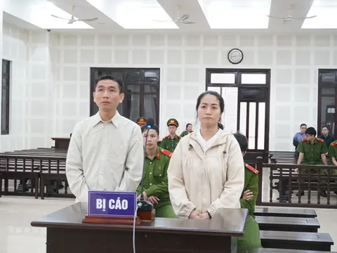 Hai vợ chồng cùng lĩnh án vì trộn hàn the để làm giò chả