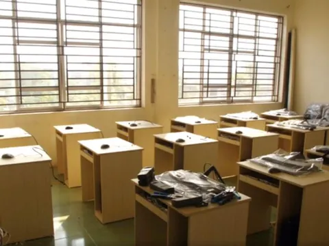 3 học sinh trường nghề nhiều lần đột nhập phòng tin học trộm thiết bị