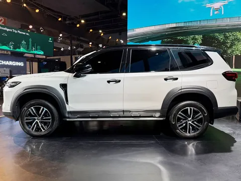 Đối thủ của Ford Everest ra mắt: Thiết kế hầm hố, công suất 215 mã lực, giá hơn 1,1 tỷ đồng