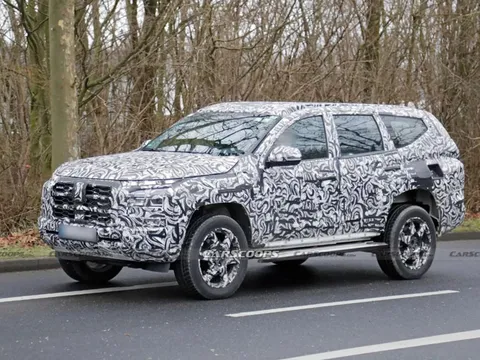 Hé lộ Mitsubishi Pajero Sport thế hệ mới trên đường chạy thử, xuất hiện nhiều điểm chung với Triton