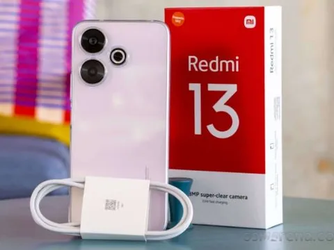 Đây là chiếc điện thoại Xiaomi giá chỉ 3,5 triệu, thiết kế đẹp như iPhone 16 Pro Max, màn lớn như Galaxy S24 Ultra