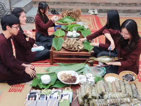 Không gian Tết xưa ở làng cổ Đường Lâm hút giới trẻ