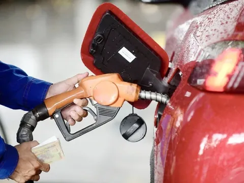 Giá xăng giảm trước kỳ nghỉ Tết 