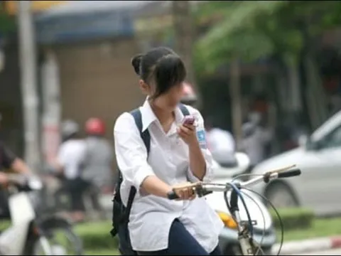 Vừa đi xe đạp vừa nghe điện thoại bị phạt bao nhiêu tiền?