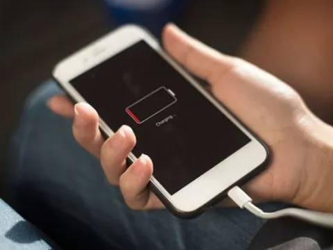 Giải đáp thắc mắc có nên sạc pin iPhone khi tắt nguồn và một số hạn chế cần lưu ý