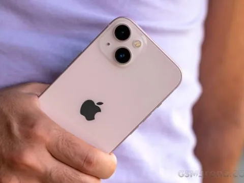 iPhone 13 xả kho kỷ lục cận Tết, rẻ như bèo ngang máy tầm trung, tính năng vẫn ngon như iPhone 16