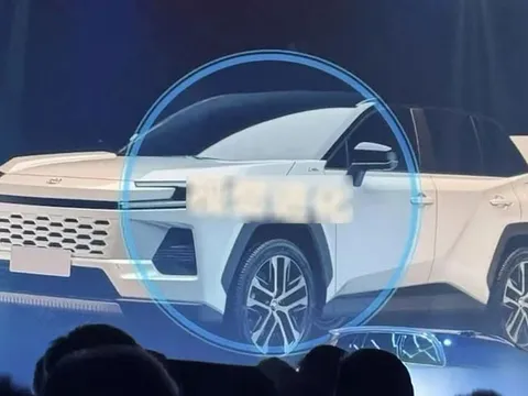 Toyota RAV4 2026 lộ diện qua hình ảnh rò rỉ: Thiết kế mới góc cạnh và hiện đại hơn