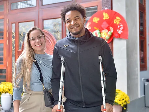 Xuân Son hát karaoke khi về quê ăn Tết, nhờ vợ làm món bánh đặc biệt