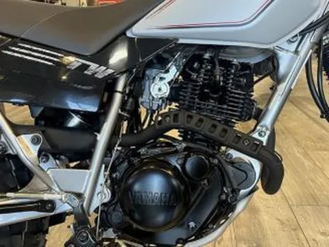 Yamaha chính thức mở bán ‘huyền thoại côn tay’ 200cc mới chất hơn Honda Winner X và Exciter, giá mềm