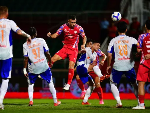 Các cầu thủ SHB Đà Nẵng vất vả về nhà đón Tết