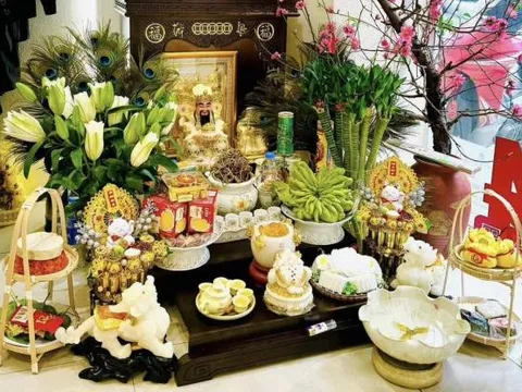 Bàn thờ Thần Tài phạm 3 sai lầm nghiêm trọng này bảo sao buôn bán ế ẩm, điều đầu tiên rất nhiều người mắc phải