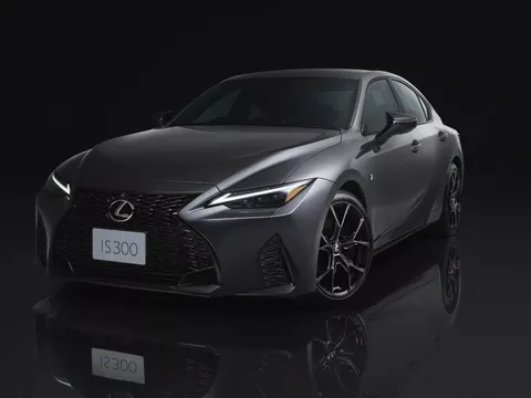 Lexus IS300 2025 bổ sung phiên bản "bóng đêm" đầy quyến rũ