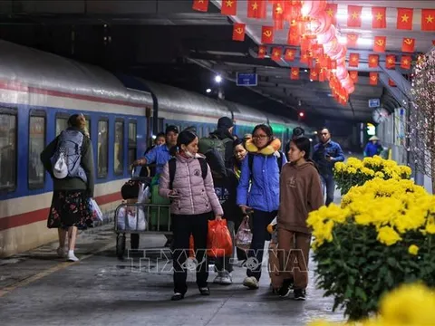 Ra mắt 'Chuyến tàu Xuân' đêm giao thừa