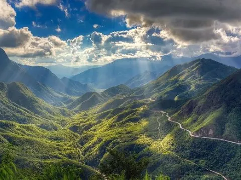 Tỉnh có con đèo dài nhất Việt Nam, lên đến 50km: Cắt ngang dãy Hoàng Liên Sơn, nằm ở độ cao 2000m