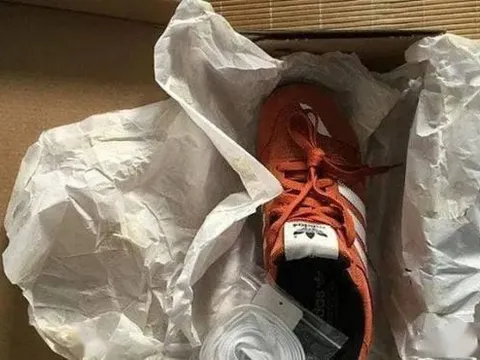 Mua giày được 20 năm tôi mới nhận ra tấm giấy vải trắng trong hộp đựng giày quan trọng đến thế nào, tôi vô cùng tiếc nuối khi vứt đi!